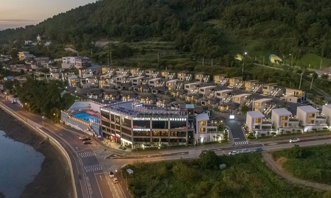 Sacheon Apartment | Arte Resort Spa & Pool Villa