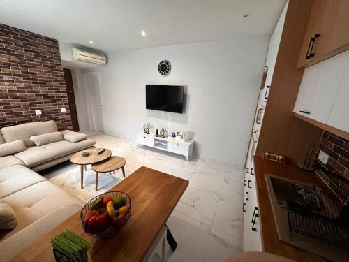 Gjirokaster Apartment | Artemis Guesthouse