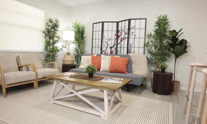 Bayou Oaks House | Artistic Escape Near Airport, Museums, and Ballet