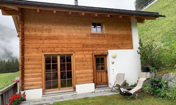 Monstein Ski Chalet | As good as new 2-room holiday chalet (55m2)