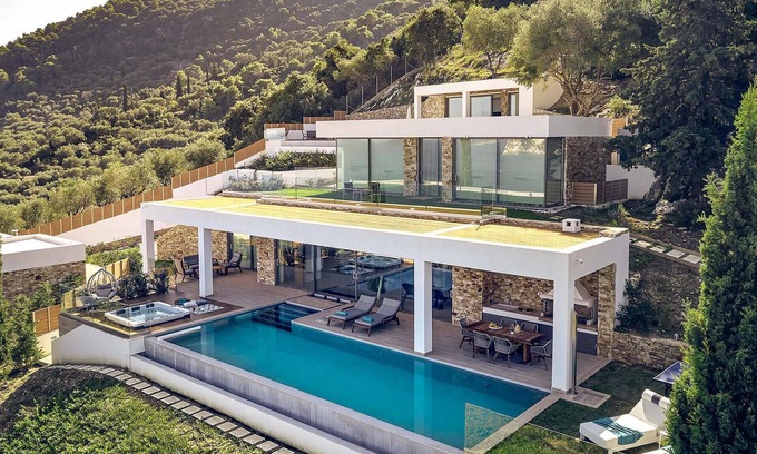 Marathias House | As part of our Luxury Collection, this house offers an extra degree of luxury in the form of, for ex