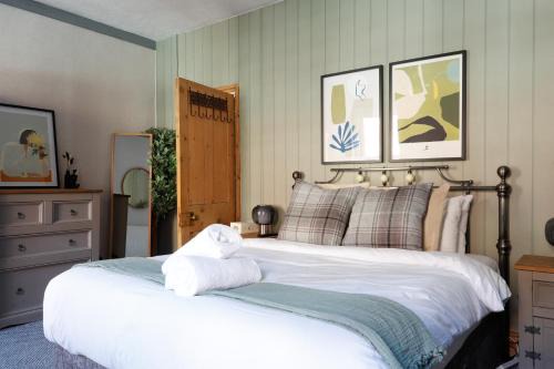 Barry Apartment | Ashley Suite - Cozy 1BR Maisonette with Parking & WIFI