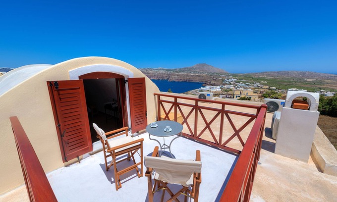 Akrotiri Apartment | Aspalathos Suites