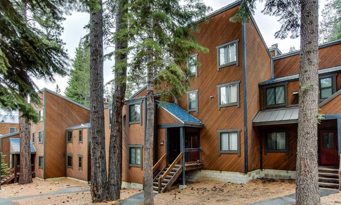 Truckee Hotel | Aspen Grove Hideaway