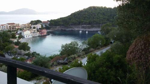 Frourion Apartment | Assos Caldera