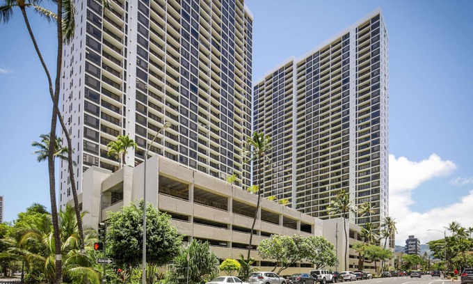 Waikiki Apartment | Aston at the Waikiki Banyan