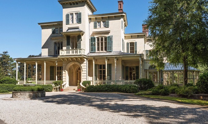 Irvington House | Astonishing 1852 Italianate Villa Nuits estate. 30 minutes from midtown NYC.
