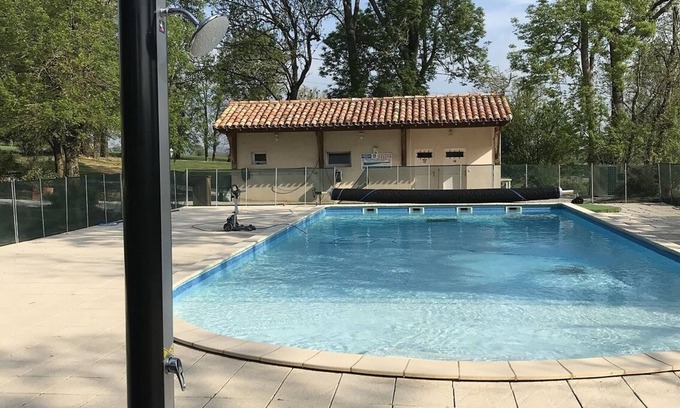 Belleserre RV Rental | At the foot of the Montagne Noire, surrounded by nature, countryside and calm, the Domaine