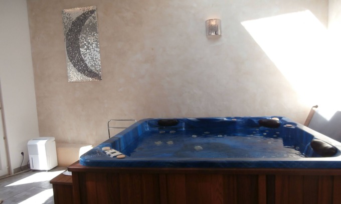Lamonzie-Montastruc House | At the silver moon, Balneotherapy cottage in Dordogne