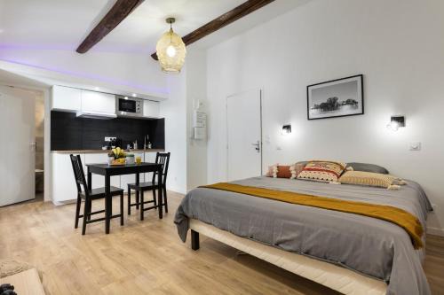 1st Arrondissement Apartment | Athènes