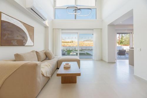 Elliniko Apartment | Athenean Private Pool Haven
