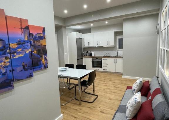 Athens Apartment | AthensHomes 4th Fl Privacy n Comfort 3Br-3Ba