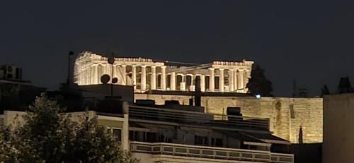 Kinosargous Apartment | Athenslander Acropolis view