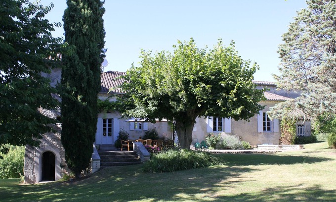 Tocane-Saint-Apre House | Atmospheric chartreuse with large swimming pool.