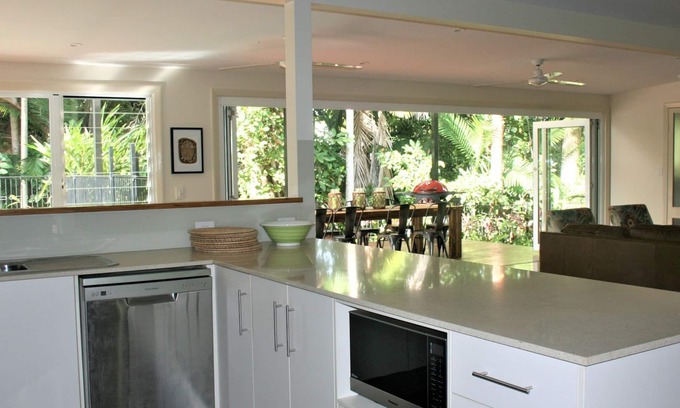 Port Douglas House | Atoll Close, 4 bedrooms, free WiFi, Private Pool, walk to beach, Foxtel