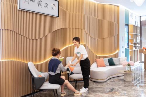 Gu Lou Hotel | Atour Hotel Nanjing Drum Town Qingliang Gate