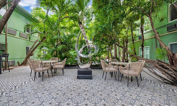 Miami Springs Hotel | Atrium Hotel, Trademark Collection by Wyndham