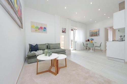 Quartiere XXXIV Lido di Ostia Levante Apartment | Attico Soleggiato con Terrazza a Ostia