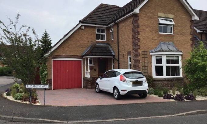 Uppingham House | Attractive and modern detached house close to town centre
