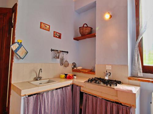 Umbertide House | Attractive apartment in old farmhouse on the estate with pool