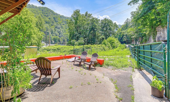 Matewan Apartment | ATV Escape Near Hatfield-McCoy Trails in Matewan!