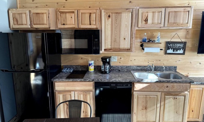 Bramwell Cabin | ATV TrailCamp: Conrad's Cottage- Just seconds from the HMT Pocahontas Trailhead!