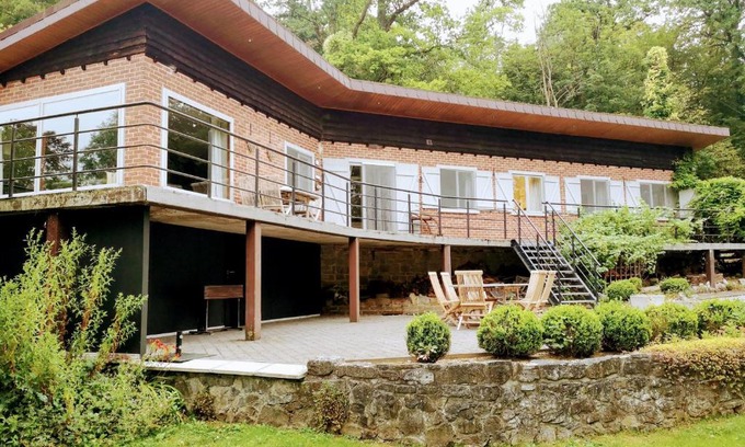 Bohon House | Au Bord De L'eau