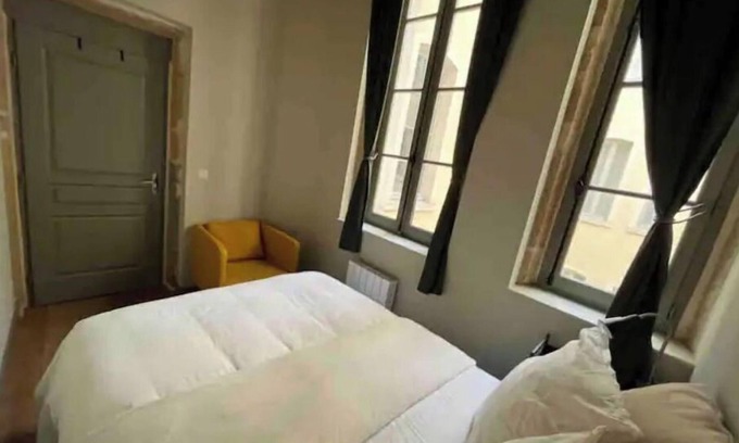 Arras-sur-Rhone Apartment | Au cœur d’hôtel de ville Blanco