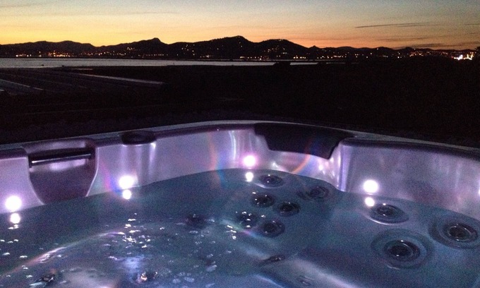 Giens Apartment | Au Calme, Jacuzzi vue mer à 200 Mètres de la Plage