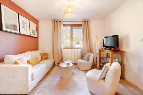 Taninges Apartment | Au centre cosy et neuf proche station ski parking terasse