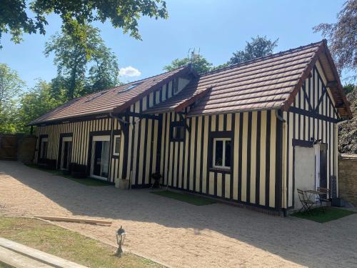 Saint-Pierre-sur-Dives Apartment | Au domaine des roches