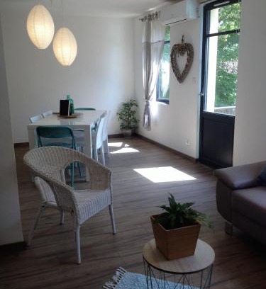 Carcassonne Apartment | AU VIEUX LAVOIR avec Parking privé, Jardin , Climatisation, à 500 m de la cité