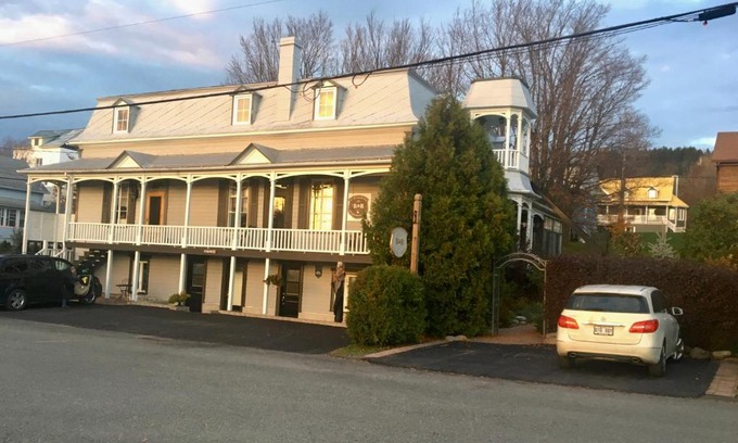Saint-Leon-de-Standon Bed & Breakfast | Au Vieux Presbytère De Saint-Léon