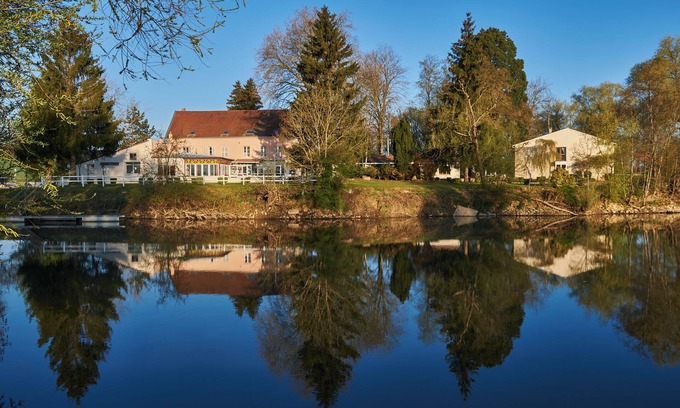 Remilly-Aillicourt Hotel | AUBERGE DU PORT
