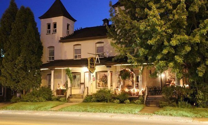 Jonquiere Hotel | Auberge Les Deux Tours