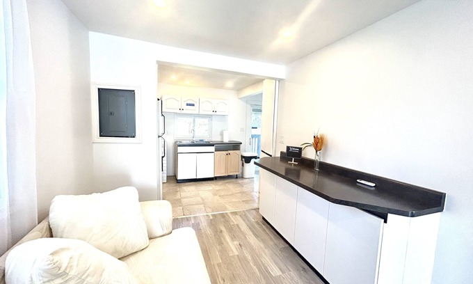 East Windsor House | Aubin Paradise