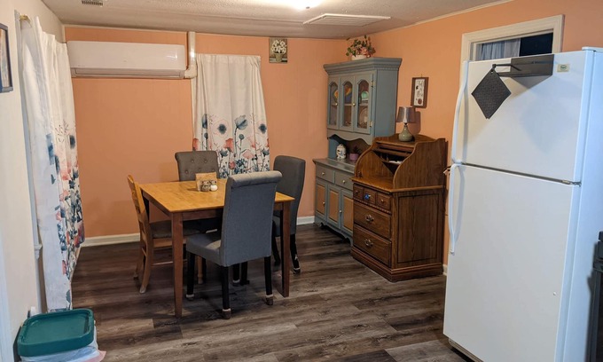 Dundee Cottage | Aunt Rose's cozy 1 bedroom cottage on the River Raisin in Dundee MI