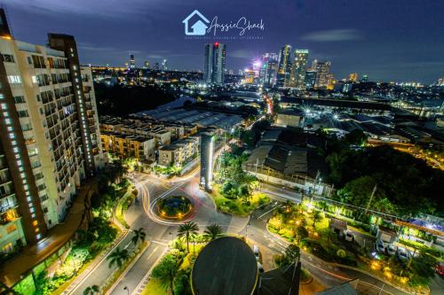 Bagumbayan Apartment | Aussie Shack - 2BR Modern Condo with Skyline View