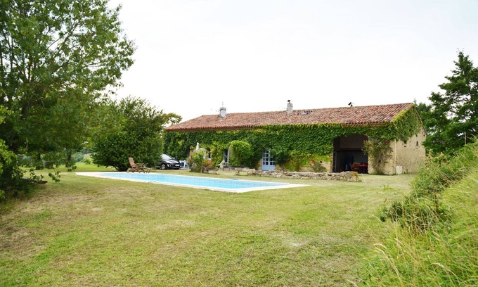 Auriac-sur-Vendinelle Cottage | Autan roses, Character Cottage in Lauragais Auriac/Vendinelle