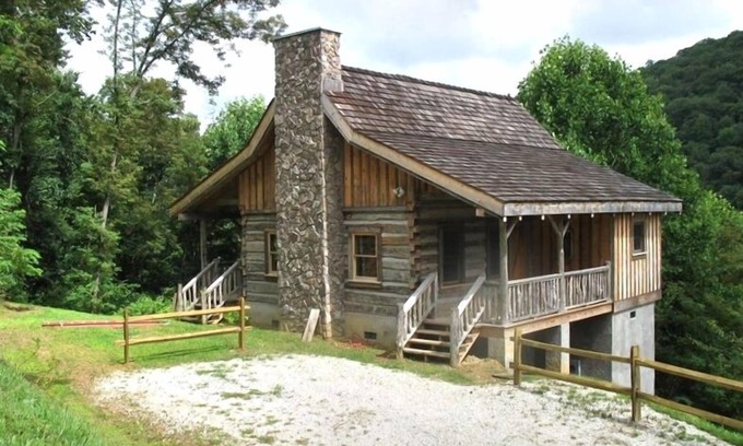 Newland Cabin | Authentic Log Cabin in the Blue Ridge Mountains Family and Pet friendly