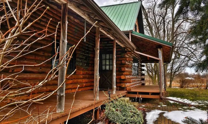 Youngstown Cabin | Authentic log cabin!