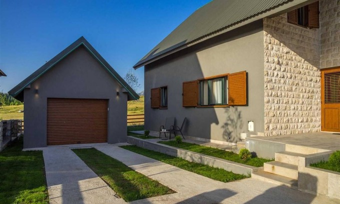 Zabljak Villa | Authentic Mountainside Villa Lusso