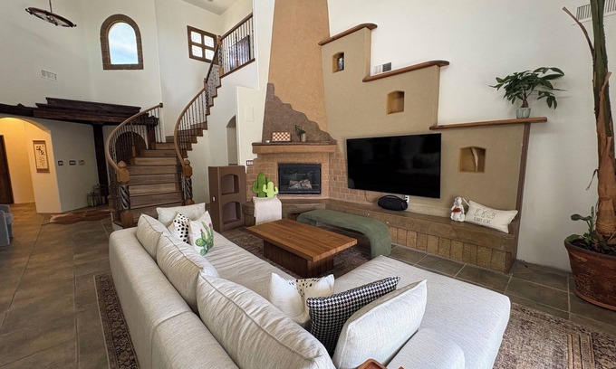 Taylor Ranch House | Authentic Southwest Experiance in Specious Custome Home for Ballon Fiesta.