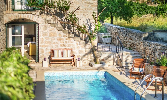 Mirce House | Authentic villa with pool on the island of Brac, 800 m from the beach