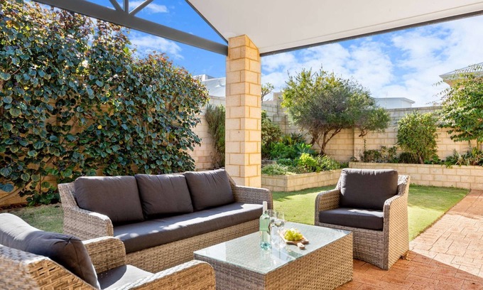 Wannanup House | Avalon Beach Escape ~ Family Favourite with Wifi