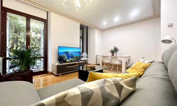 San Sebastian Centro Apartment | Avenida 12 apartment