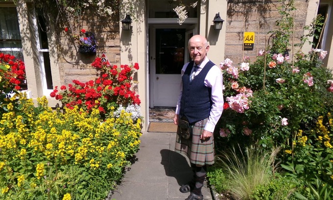 Tollcross House | Averon Guest House
