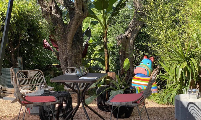 Saint-Jeannet Hotel | AVOCADO Hôtel Restaurant Bar