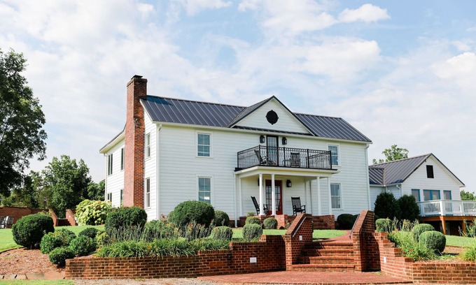 Schuyler House | Avon Hill: Private Pool + Mountain views + Rockfish River Fun!