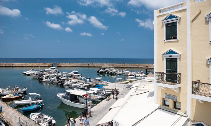 Old Town House | Avra Apartments Venetian Harbour